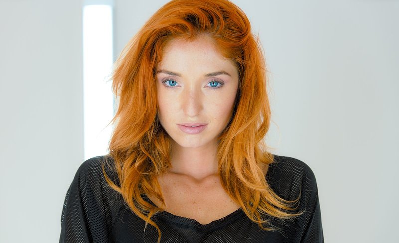 Нина, 30